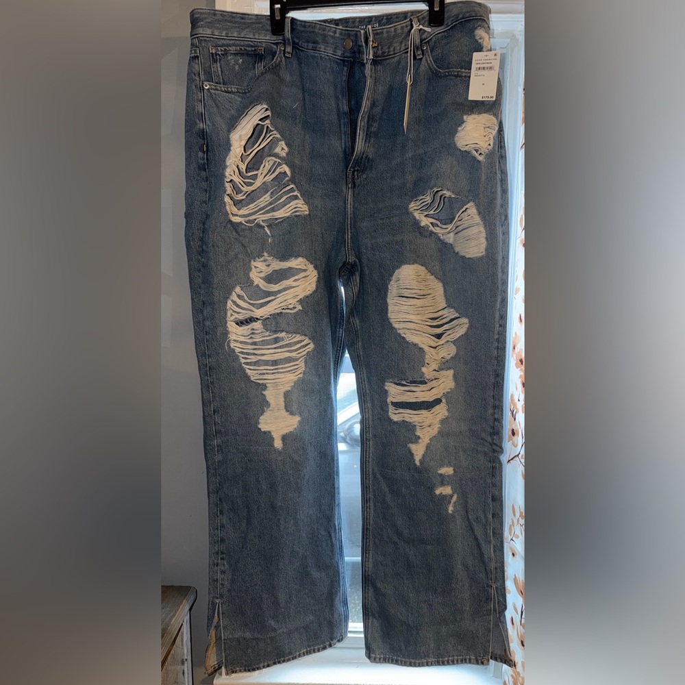Brand New Good American The KHLOE Jean.
High Rise Distressed Blue Jeans.